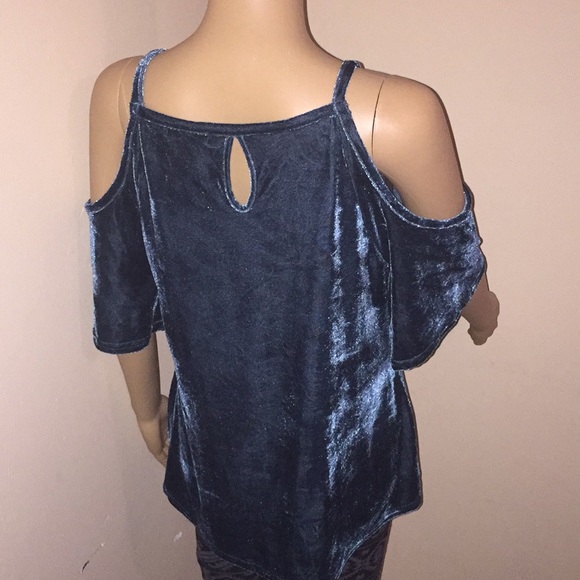 🇺🇸🇺🇸🇺🇸Velvet Cold Shoulder Top 😍💖 - Picture 5 of 8